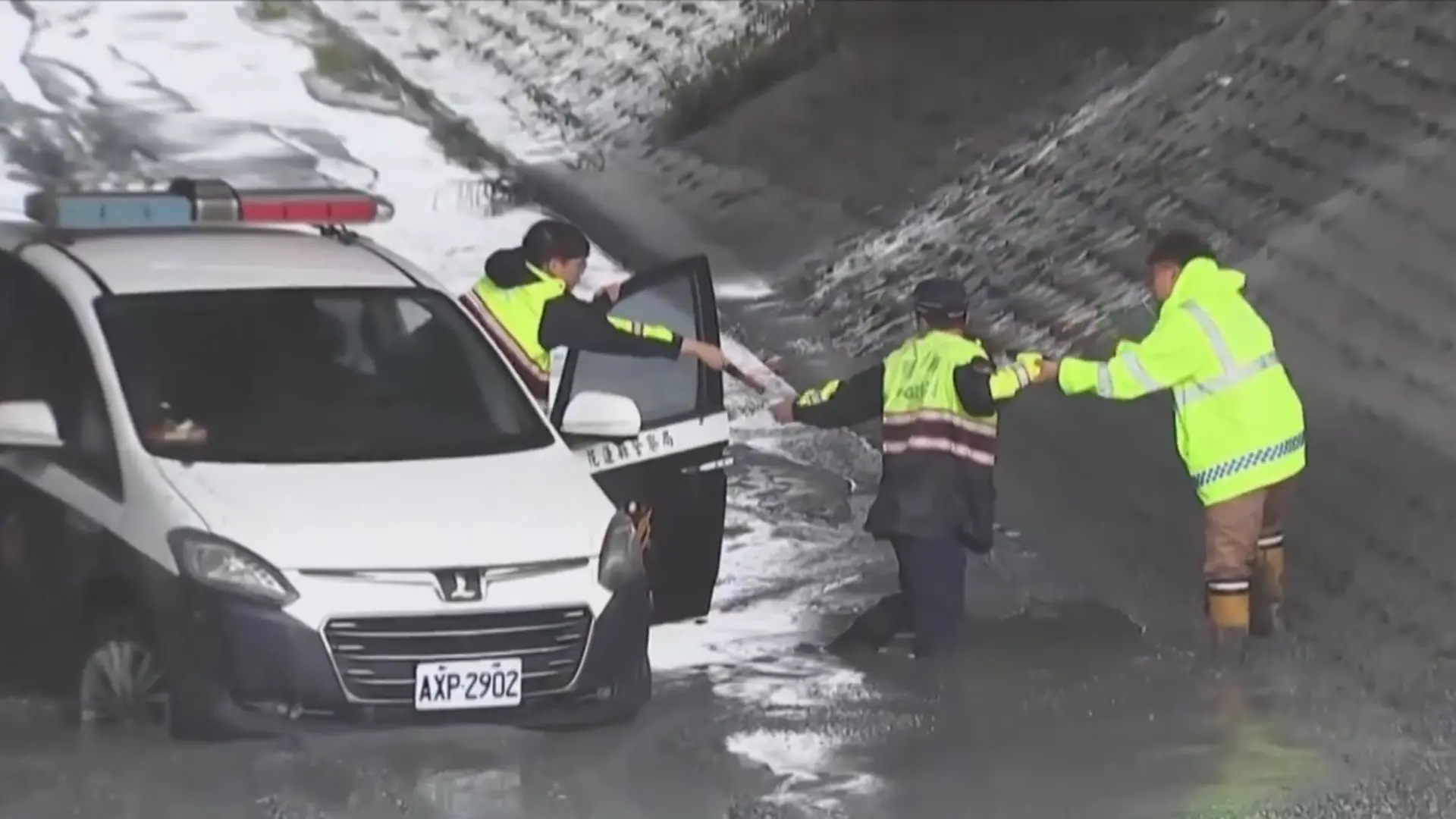 Đài Loan (Trung Quốc) sơ tán hàng nghìn người trước bão 